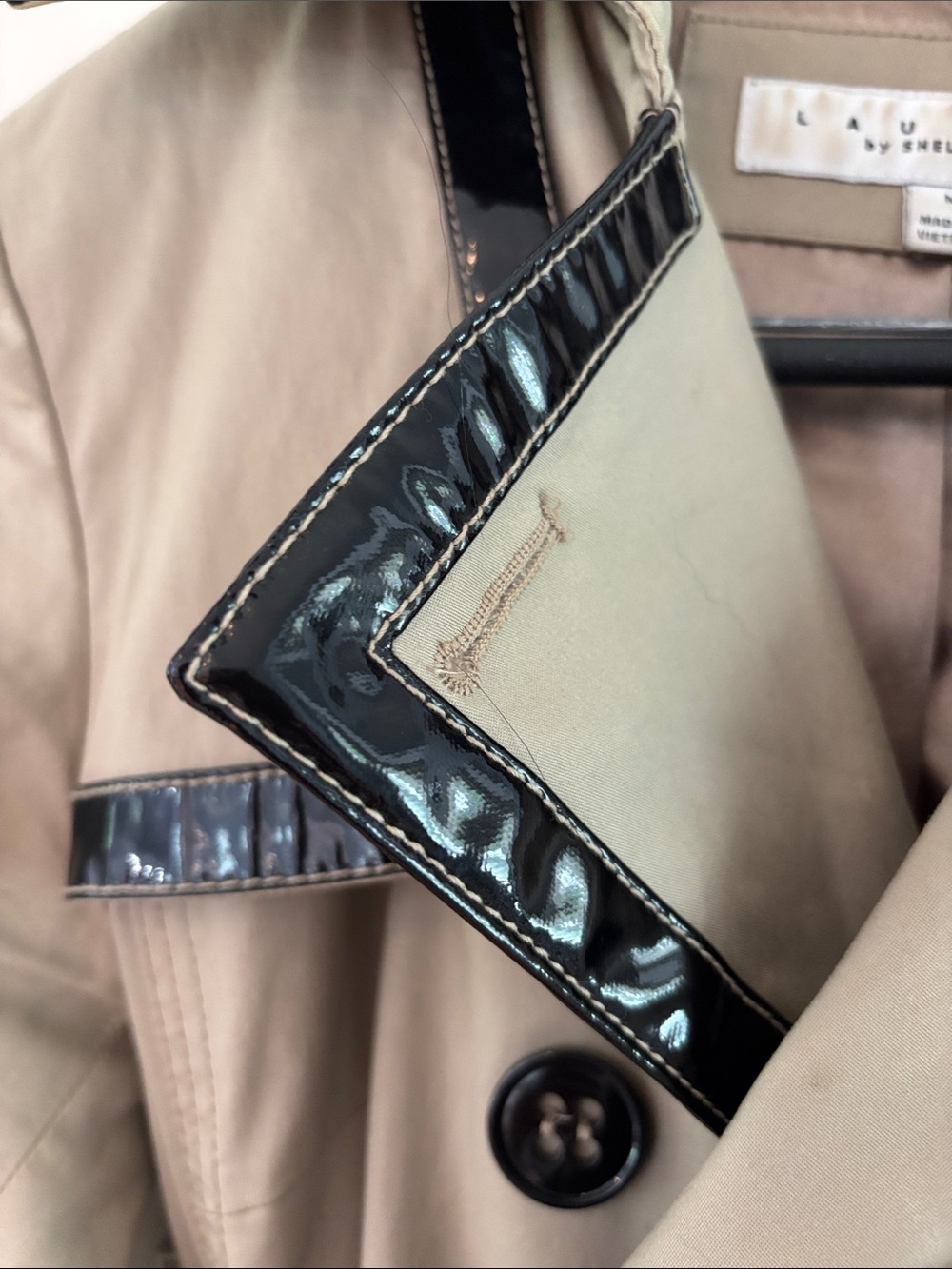 Classic Double-Breasted Trench Coat with Contrast patent leather Trim - Beige - Picture 3 of 4